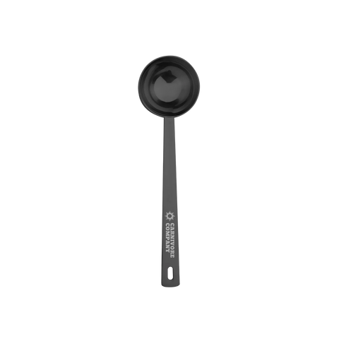 Misurino in acciaio inox nero con logo Carnivore Company inciso laser sul manico, fondo rotondo e foro di appensione, su sfondo bianco